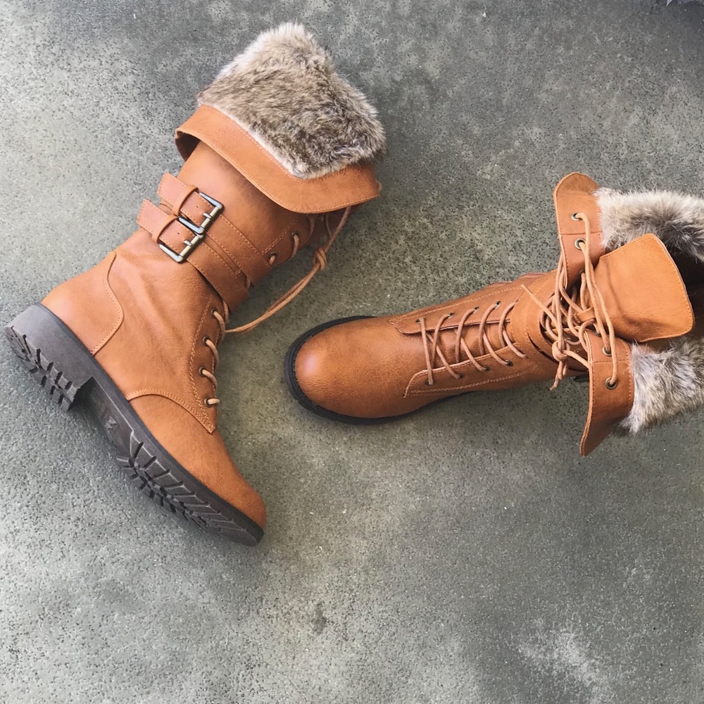 2 left!  Tan lace up Combat boots, faux fur topper - Picture 3 of 7